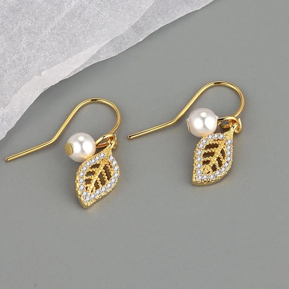 ◾️925 Sterling Silver Leaf Pearl Earrings - Picture 6 of 6